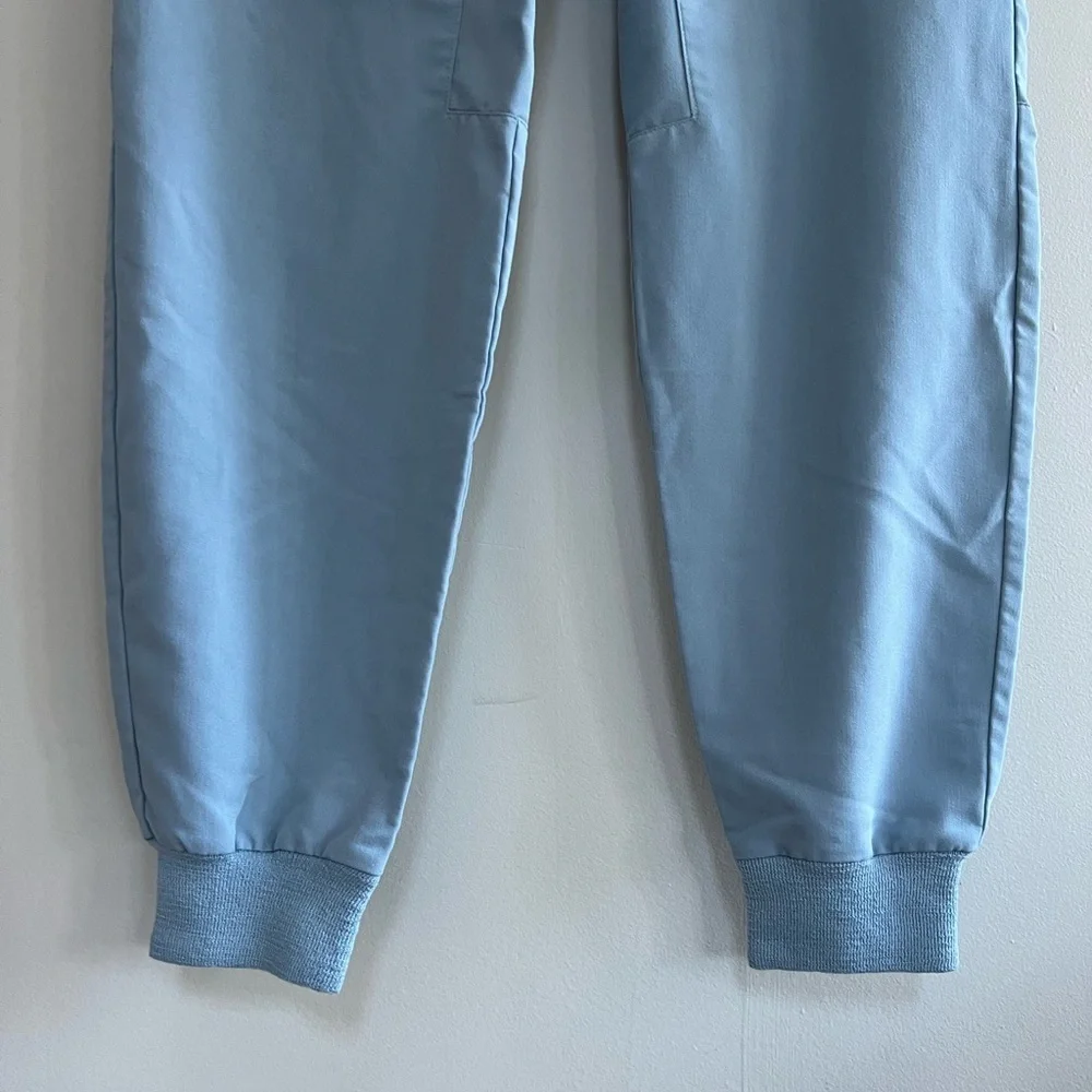 FIGS Men's Tansen Jogger Scrub Pants in Chambray PO #3040, size M